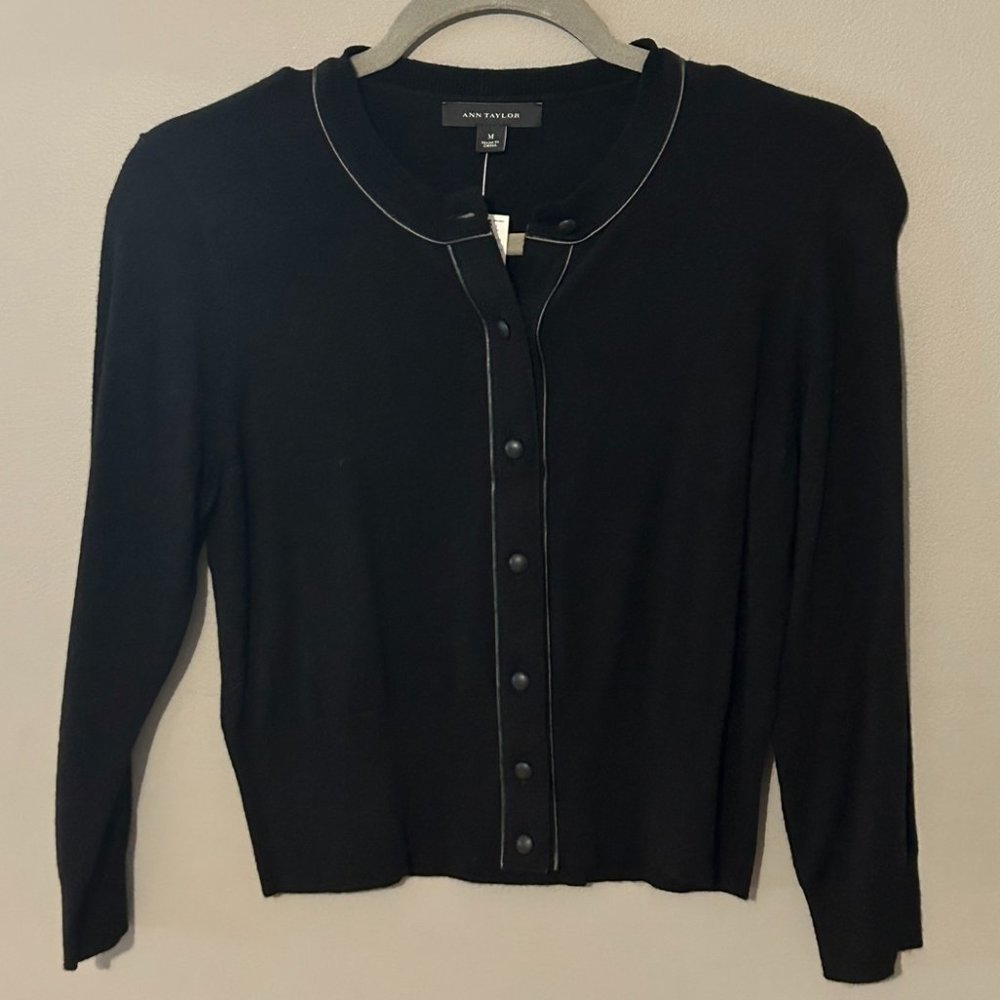ANN TAYLOR BRAND NEW WITH TAGS Size Medium - Black Crop Cardigan